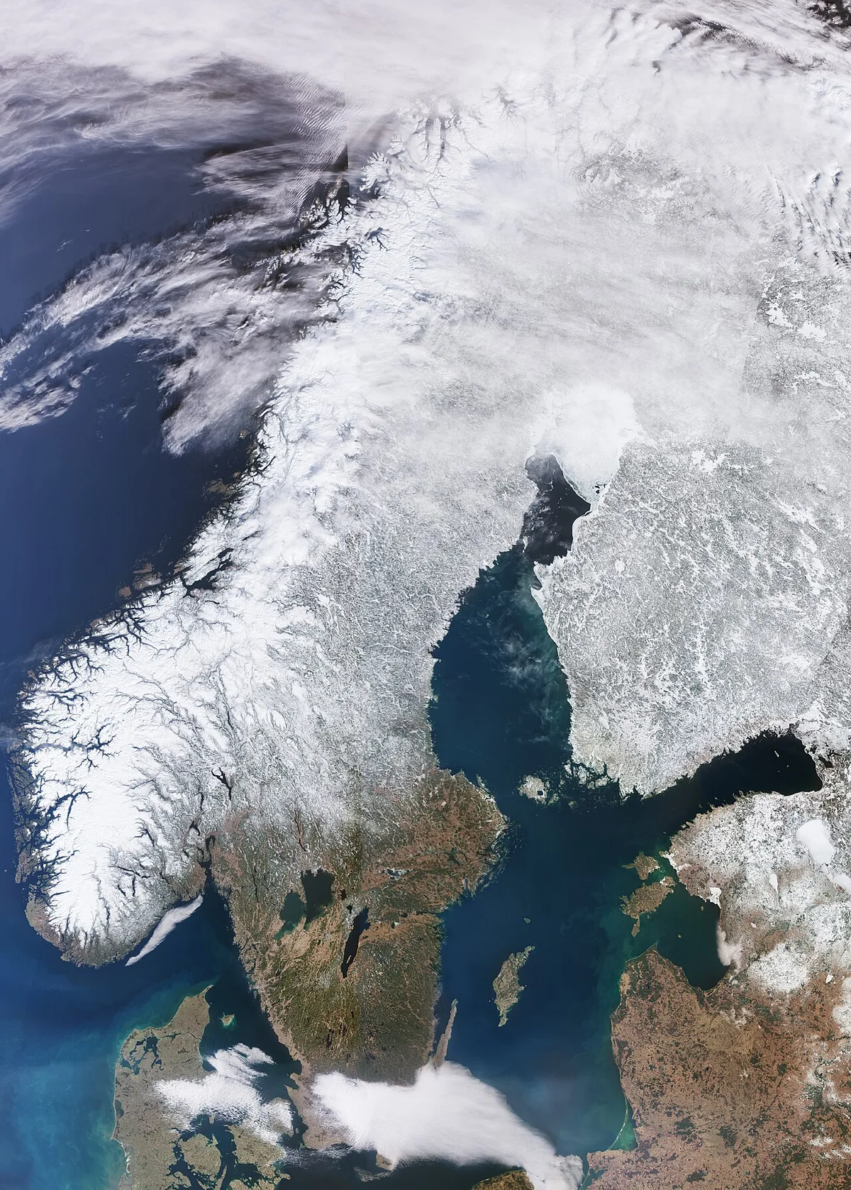 Image satellite de la péninsule scandinave, illustrant les pays scandinaves et pays nordiques