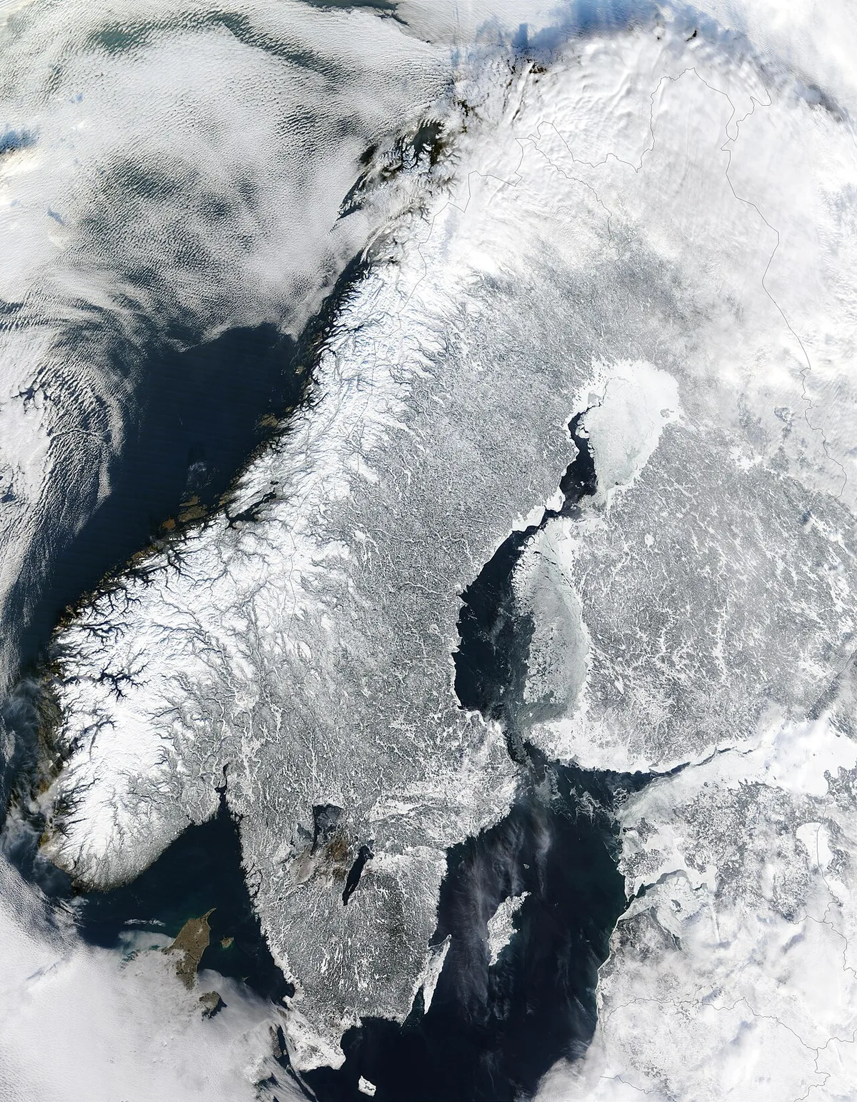 Vue satellite hivernale des pays scandinaves et pays nordiques : Norvège, Suède et Danemark